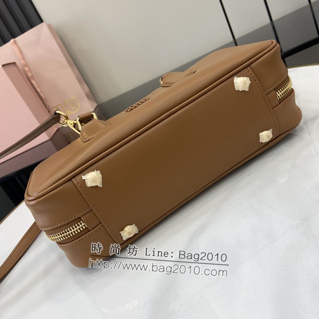 miumiu專櫃繆繆最新款Arcadie牛皮革中號保齡球手提包斜挎包 jh2317型號：5BB148
